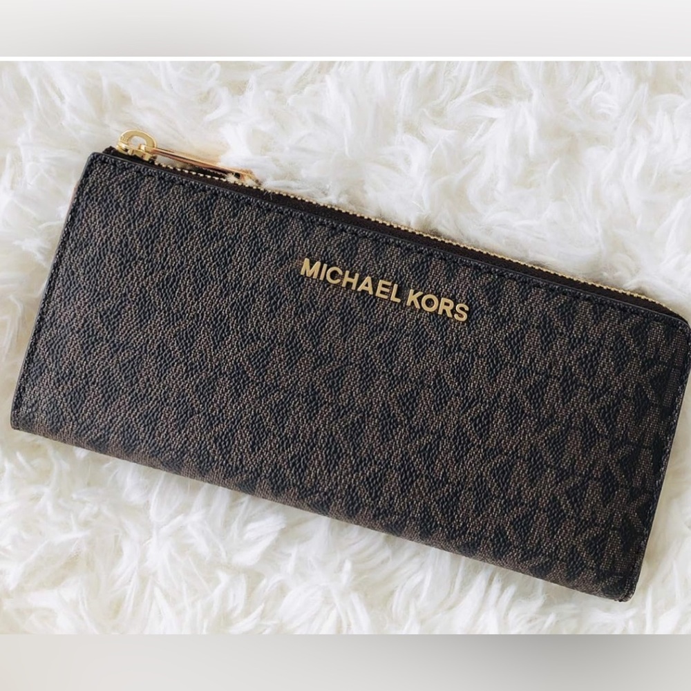 NWT Micheal Kors Jet Set Wallet Quarter Zip Brown Monogram coated canvas